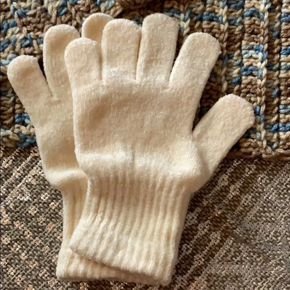 ESTATE Bundle Winter Gloves and Knitted Scarf
